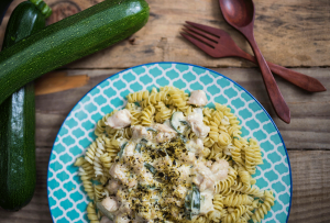 Recipe - Pasta with chicken in sour cream sauce with zucchini and pumpkin seed oil - Kocbek Oil Mill